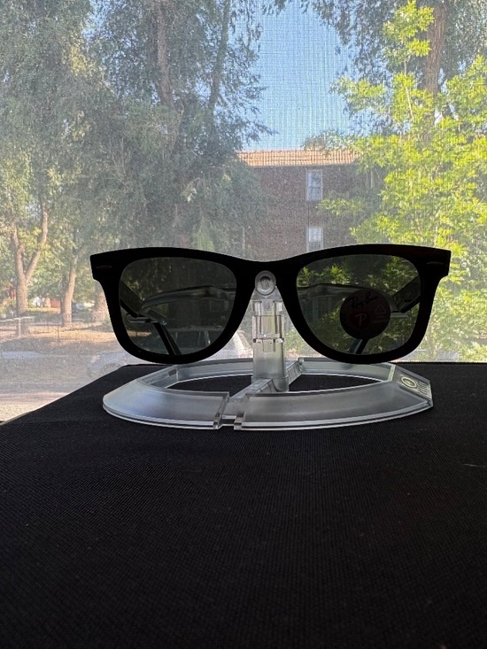Ray-Ban Original Wayfarer polarized sunglasses (RB2140). Black frame/green lens main image 13
